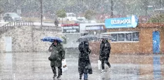Erzurum'da Mayıs Ayında Kar Yağışı Şaşırttı
