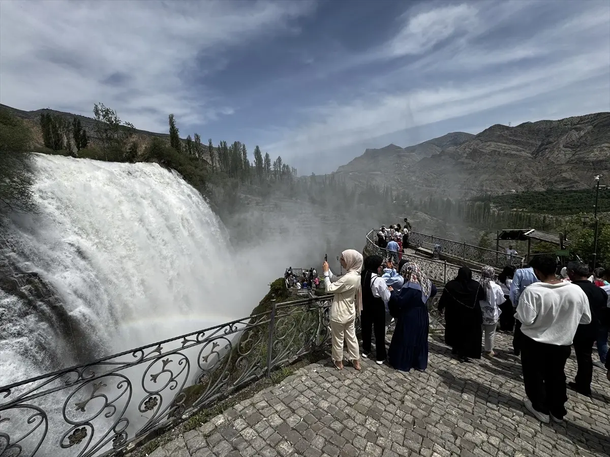 Tortum ve Uzundere'de Bahar Foto Safari Yarışması Başladı