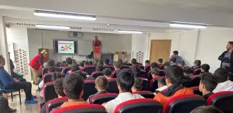 Erzurum'da polisler 900 lise öğrencisine 'Gençlik ve Güvenli Gelecek' eğitimi verdi