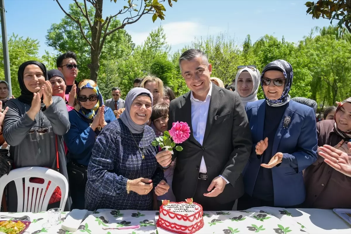 Esenyurt'ta Anneler Günü'nde Piknik Etkinliği Düzenlendi