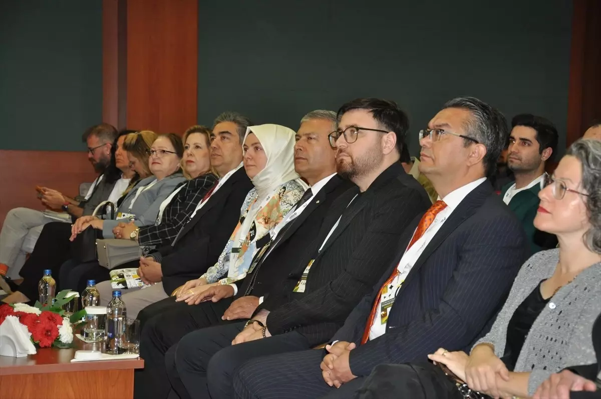 Eskişehir'de Yenilikçi Çocuk Yayıncılığı Paneli Başladı