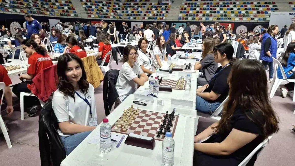 Eskişehir Fatih Fen Lisesi Kız Satranç Takımı Türkiye 5'incisi Oldu