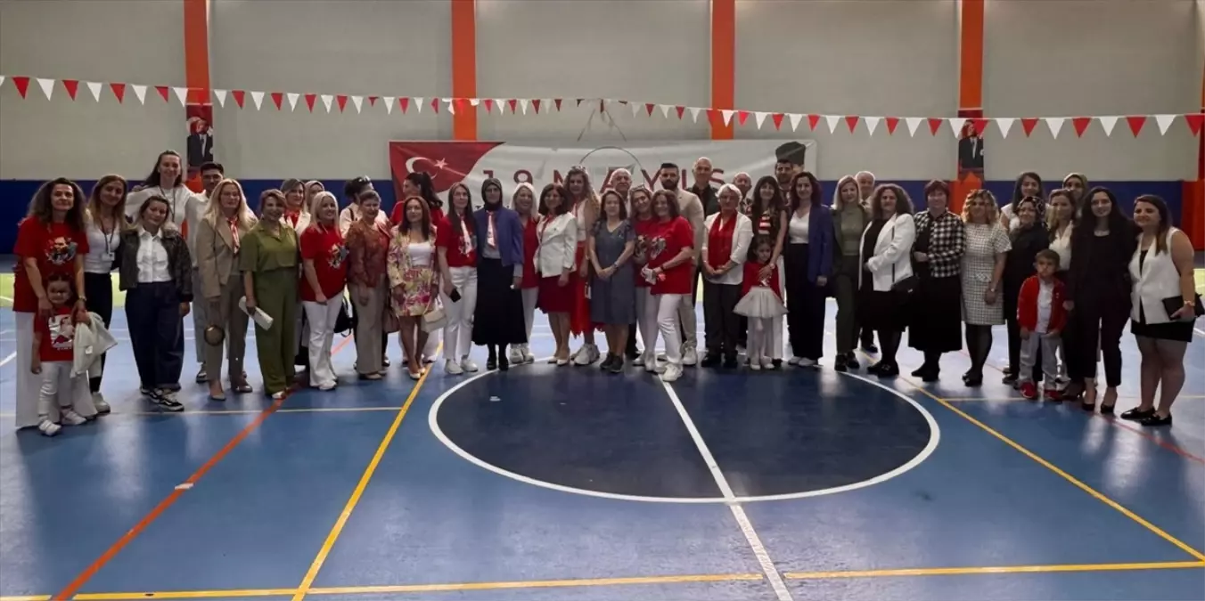 Etimesgut Cahit Zarifoğlu İlkokulu'nda 19 Mayıs Kutlaması