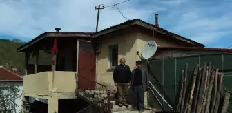 70 Yaşındaki Adam, Yangın Sonrası Komşusuna Evini Açtı