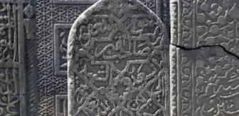 Fatih Sultan Mehmet'in ressamının mezar taşı Bursa'da korunuyor