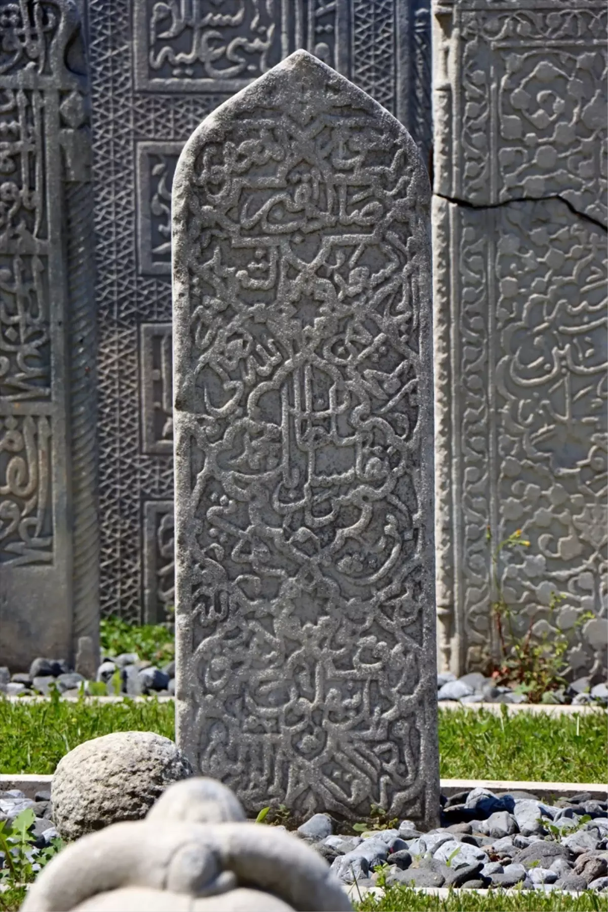 Fatih Sultan Mehmet'in ressamının mezar taşı Bursa'da korunuyor
