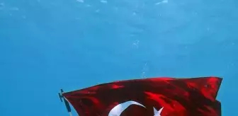 Fethiye’de Dalgıçlar 19 Mayıs'ı Deniz Dibinde Kutladı