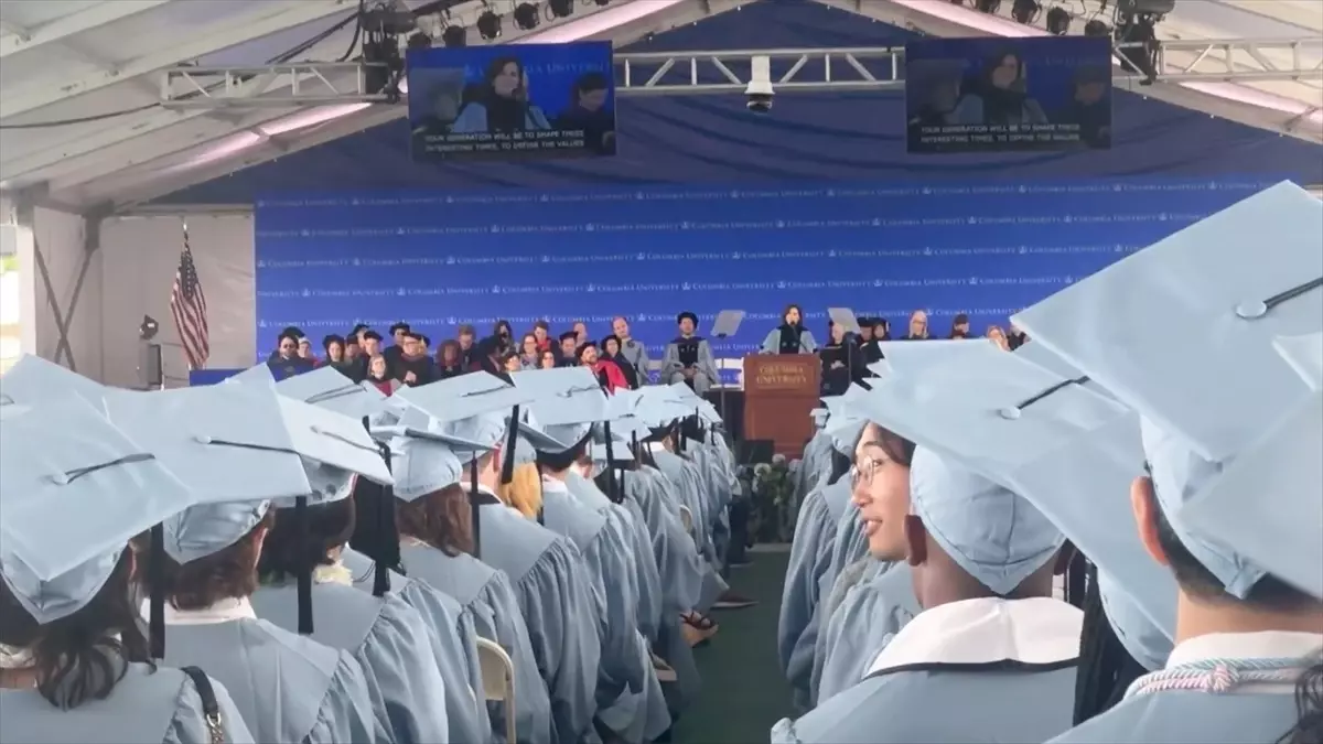 Columbia Üniversitesi'nde Filistin Destekçileri, Başkan Shipman'ı Protesto Etti