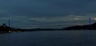 Fatih Sultan Mehmet Köprüsü Engelliler Haftası İçin Mavi Renkle Aydınlatıldı