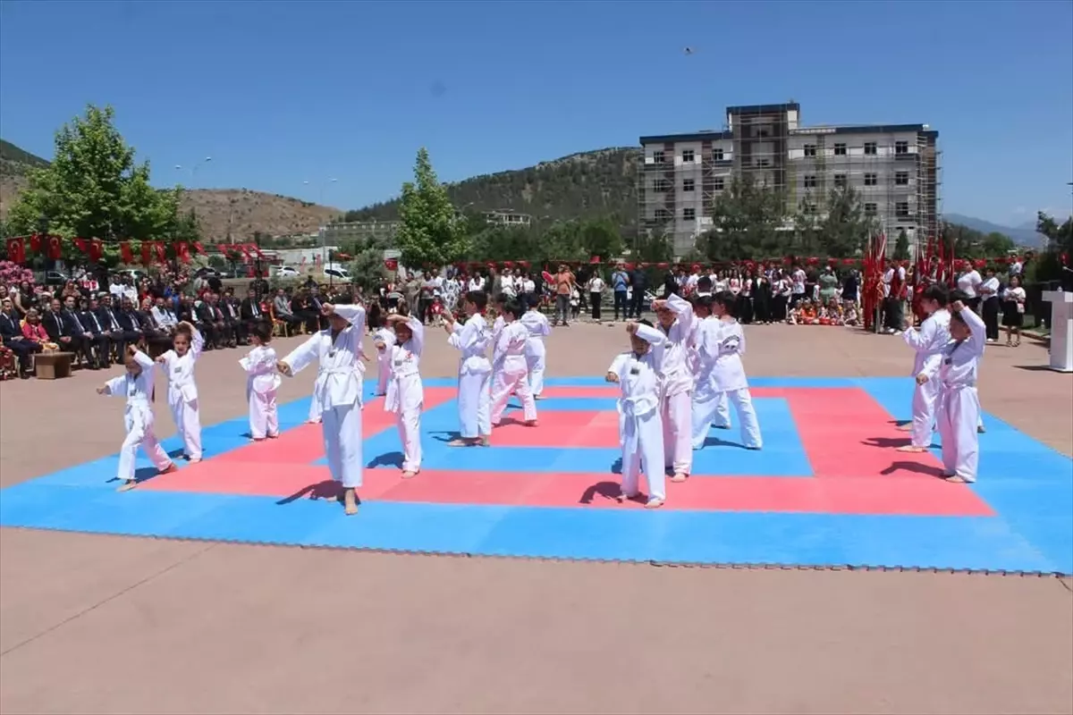 Gaziantep'te 19 Mayıs Bayramı Törenlerle Kutlandı