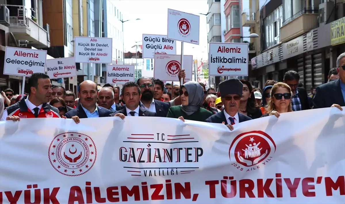 Gaziantep'te Aile Yılı kapsamında kortej yürüyüşü gerçekleştirildi