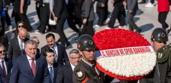 Gençlik ve Spor Bakanı Osman Aşkın Bak, Anıtkabir'i Ziyaret Etti