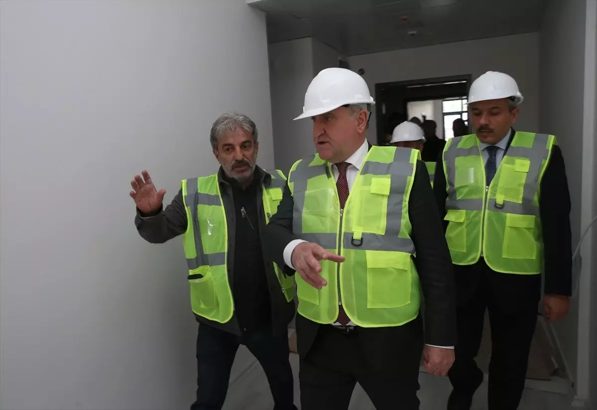 Gençlik ve Spor Bakanı Bak, Rize'deki Öğrenci Yurtlarını İnceledi