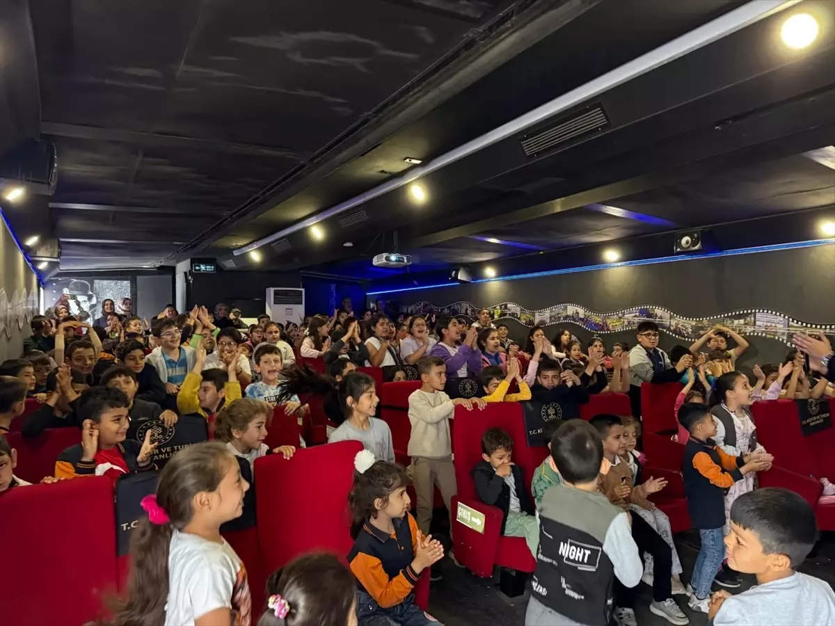 Elazığ'da Gezen Sinema Tırı 2 Bini Aşan Çocuğa Sinema Keyfi Yaşattı