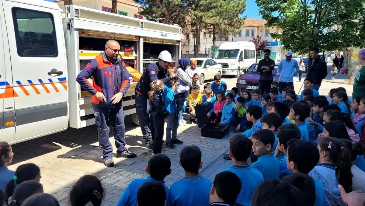 Amasya'da Öğrencilere Afet Farkındalık Eğitimi Verildi