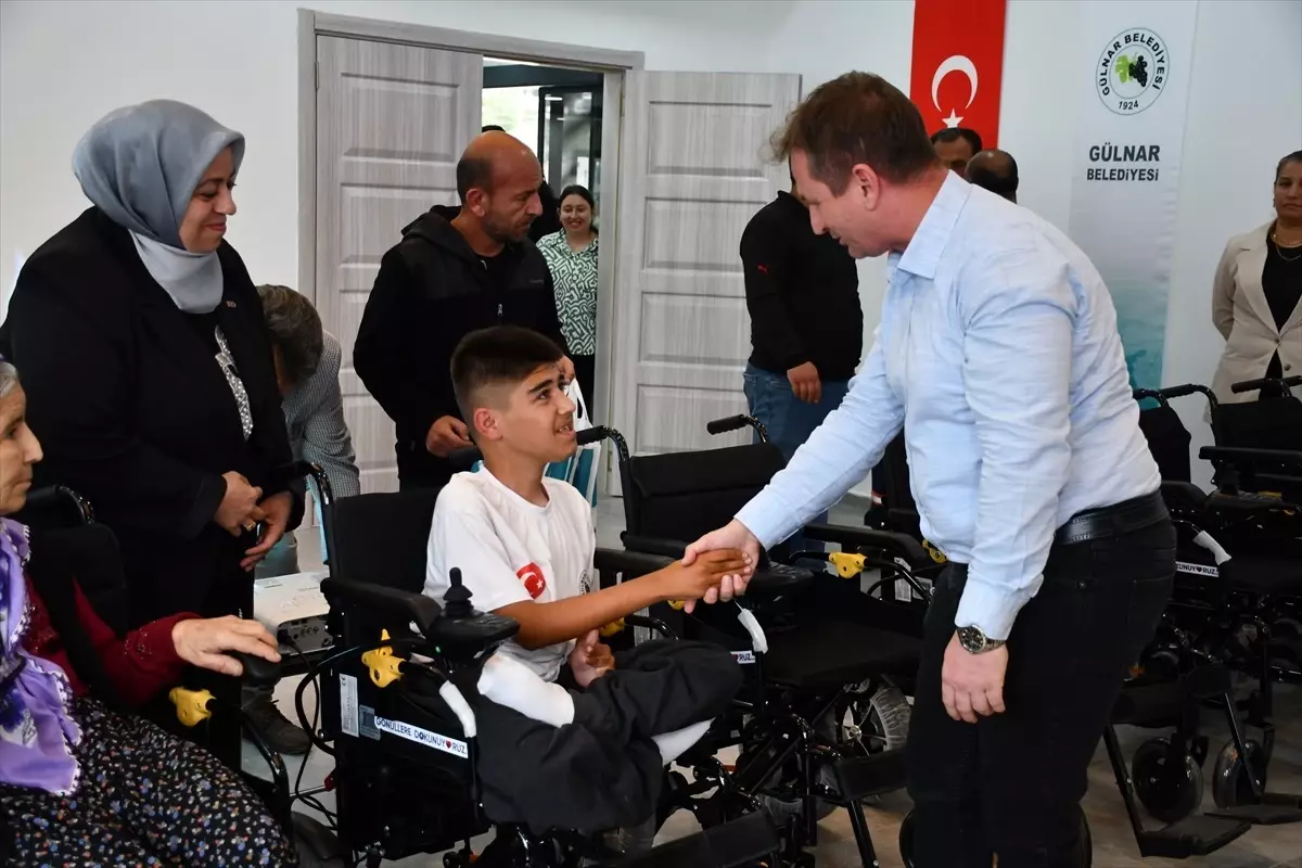Gülnar'da Engelli Bireylere Akülü Tekerlekli Sandalyeler Dağıtıldı