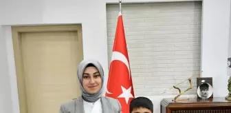 Gümüşhacıköy Kaymakamı Büşra Güneş, Türkiye Birincisi Görkem Çeltük'ü Tebrik Etti