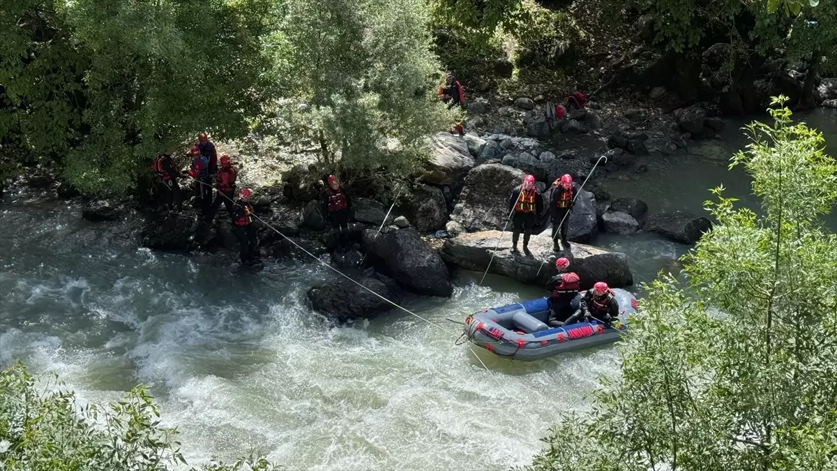Hakkari'de Kaybolan Genç İçin Arama Çalışmaları Devam Ediyor