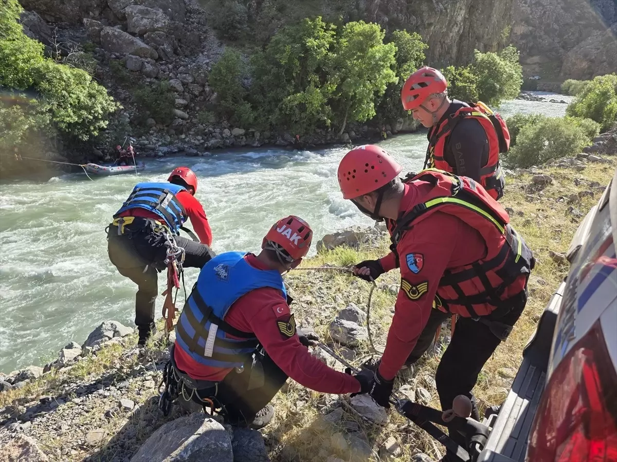 Hakkari'de Kaybolan Genç İçin Arama Çalışmaları Devam Ediyor
