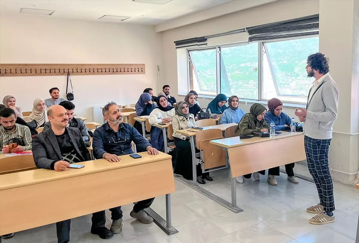 Hakkari'de Farsça Medya Okumaları Etkinliği Düzenlendi