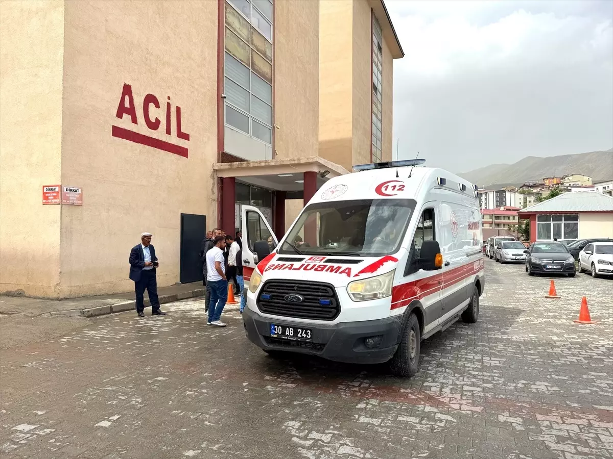 Hakkari'de Öğrenci Servisi Kazası: 8 Yaralı