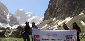 Hakkari'de 19 Mayıs İçin Doğa Yürüyüşü Etkinliği Yapıldı