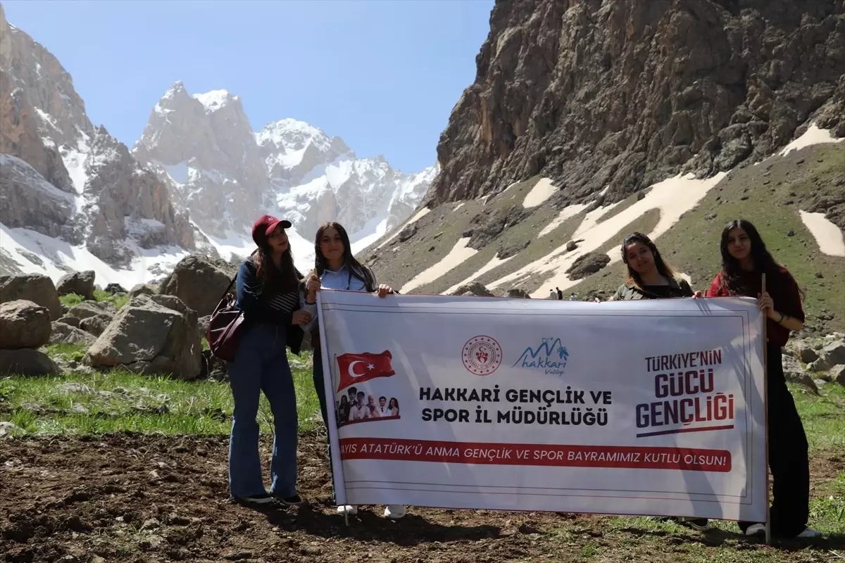 Hakkari'de 19 Mayıs İçin Doğa Yürüyüşü Etkinliği Yapıldı