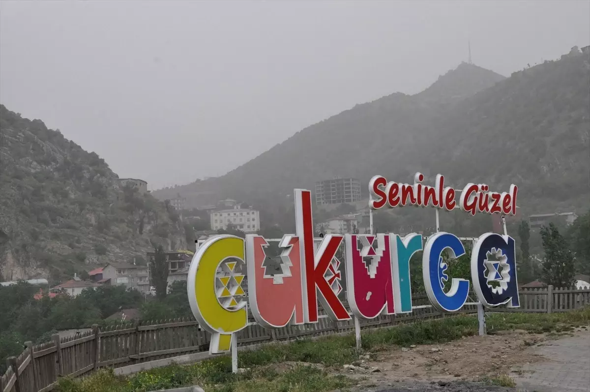 Hakkari Çukurca'da Toz Taşınımı ve Şiddetli Rüzgar Hayatı Olumsuz Etkiliyor