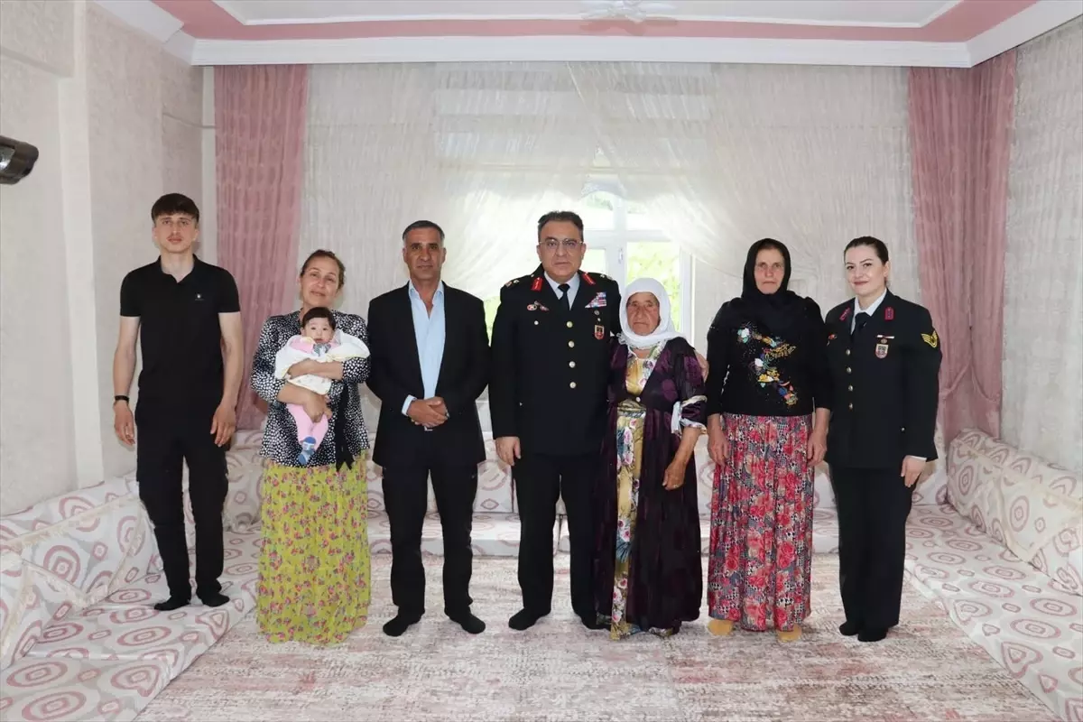 Hakkari İl Jandarma Komutanı Çarıkcıoğlu, şehit annelerini ziyaret etti