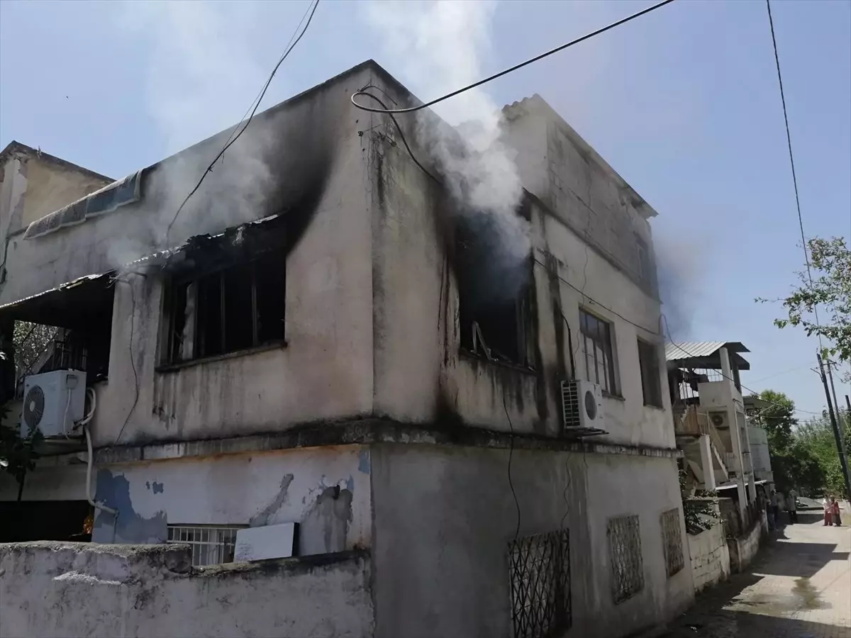 Hatay'da Evde Yangın: İtfaiye Ekipleri Müdahale Etti
