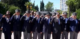 Hava şehitleri, Edirnekapı Şehitliği'nde anıldı