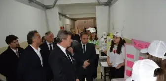 25 Mayıs Anadolu Lisesi'nde 4006 TÜBİTAK Bilim Fuarı Açıldı