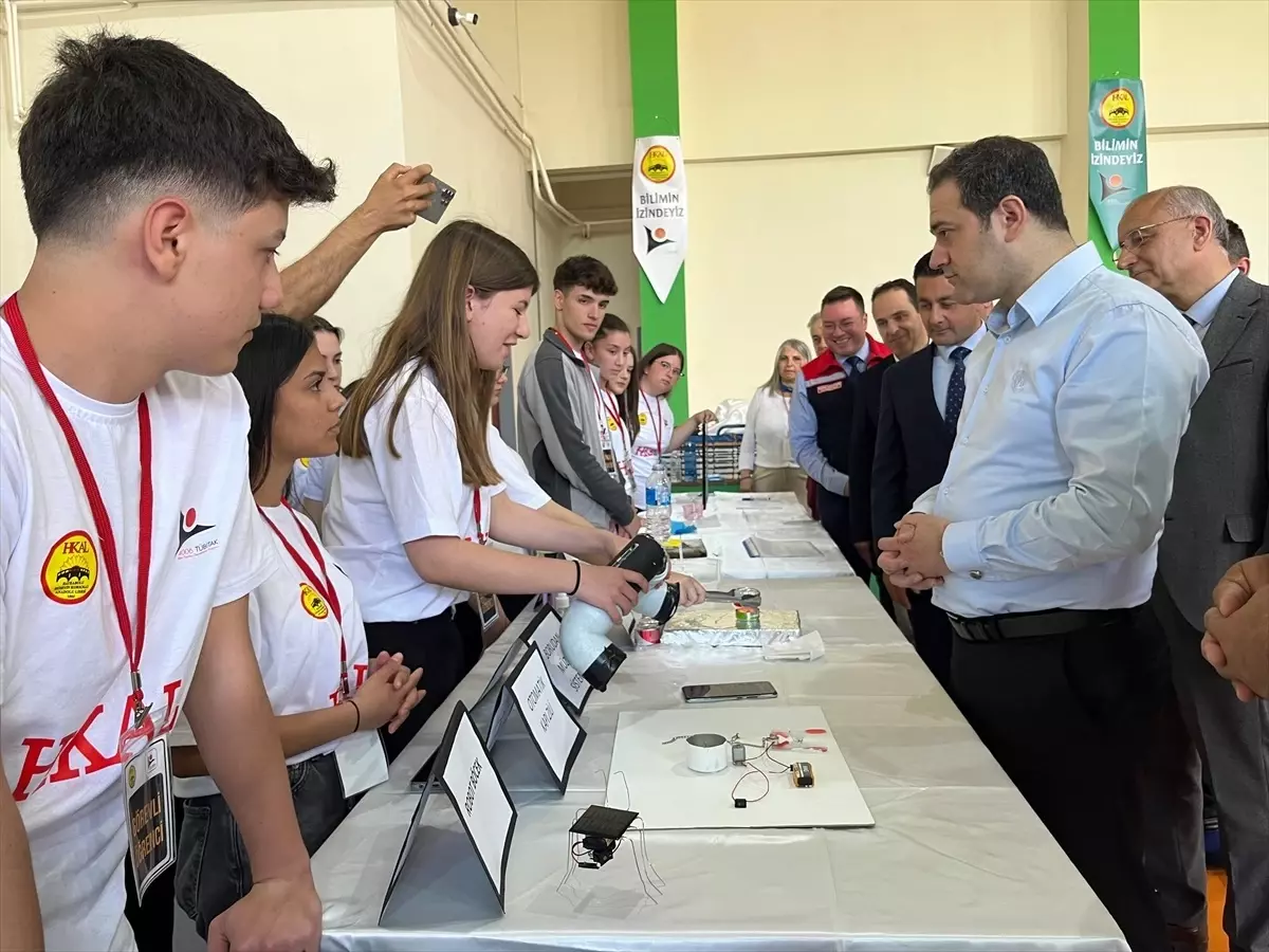 Hayrabolu'da TÜBİTAK 4006 Bilim Fuarı Açıldı