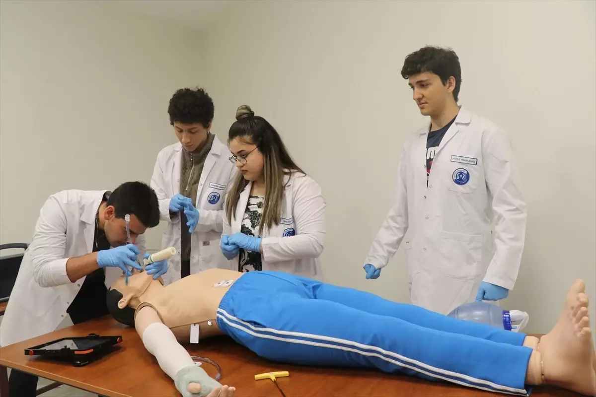 Erciyes Üniversitesi'nde Tıbbi Simülasyon Merkezi Açıldı