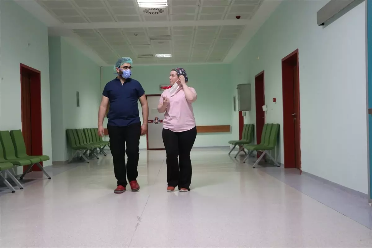 Hastanede Buluşan Aşk: Hemşire Çiftin Destek Dolu Hikayesi