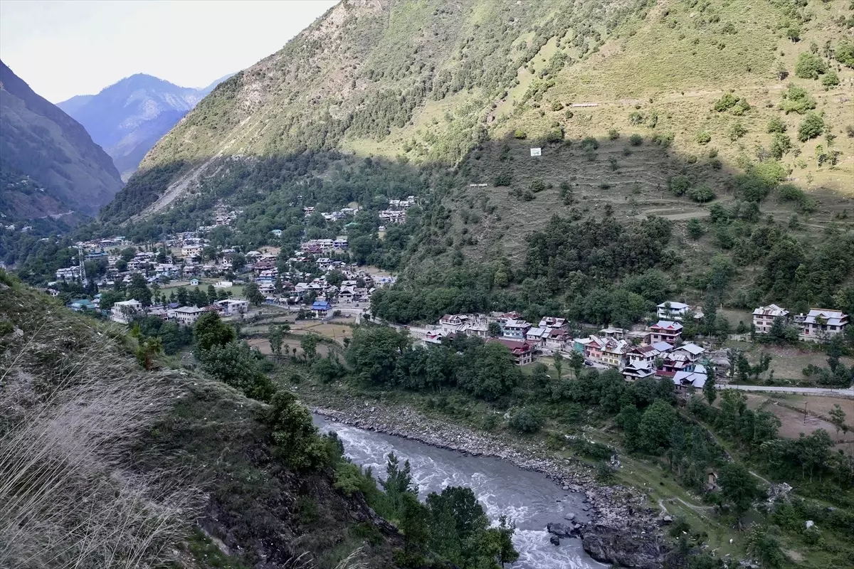 Hindistan ile Pakistan arasındaki ateşkesin ardından Azad Keşmir'de hayat yavaş yavaş normale dönüyor