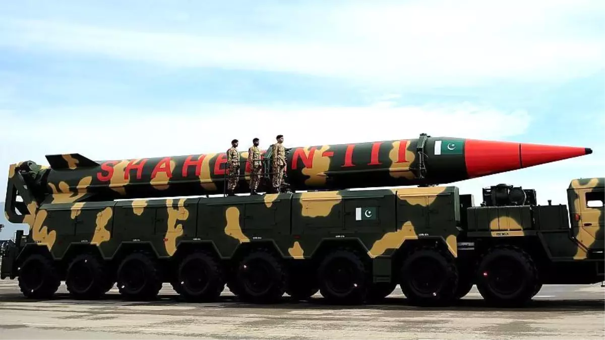 Pakistan, Hindistan'a Karşı Hava Saldırılarına Yanıt Verdi