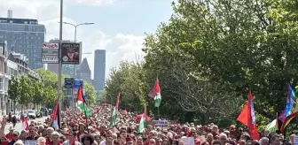 Hollanda'da 100 Bin Kişi Filistin İçin Sokakta