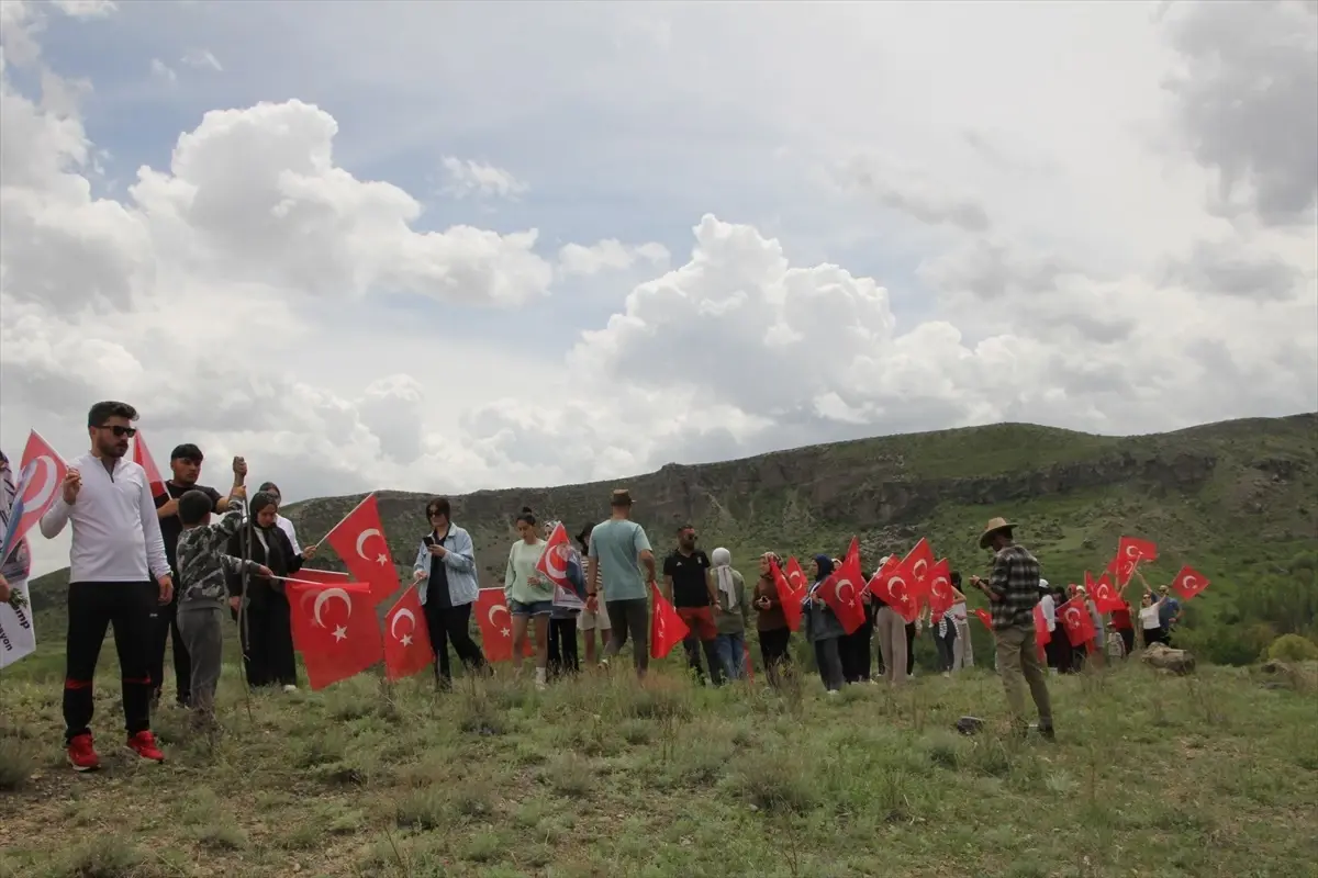 Iğdır'da Gençler 19 Mayıs İçin Kamp ve Yürüyüş Düzenledi