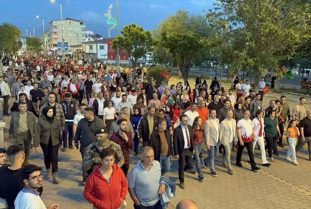 Iğdır'da Gençlik Yürüyüşü Düzenlendi