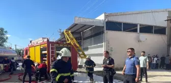 Isparta'da Oyuncak Deposunda Yangın Çıktı