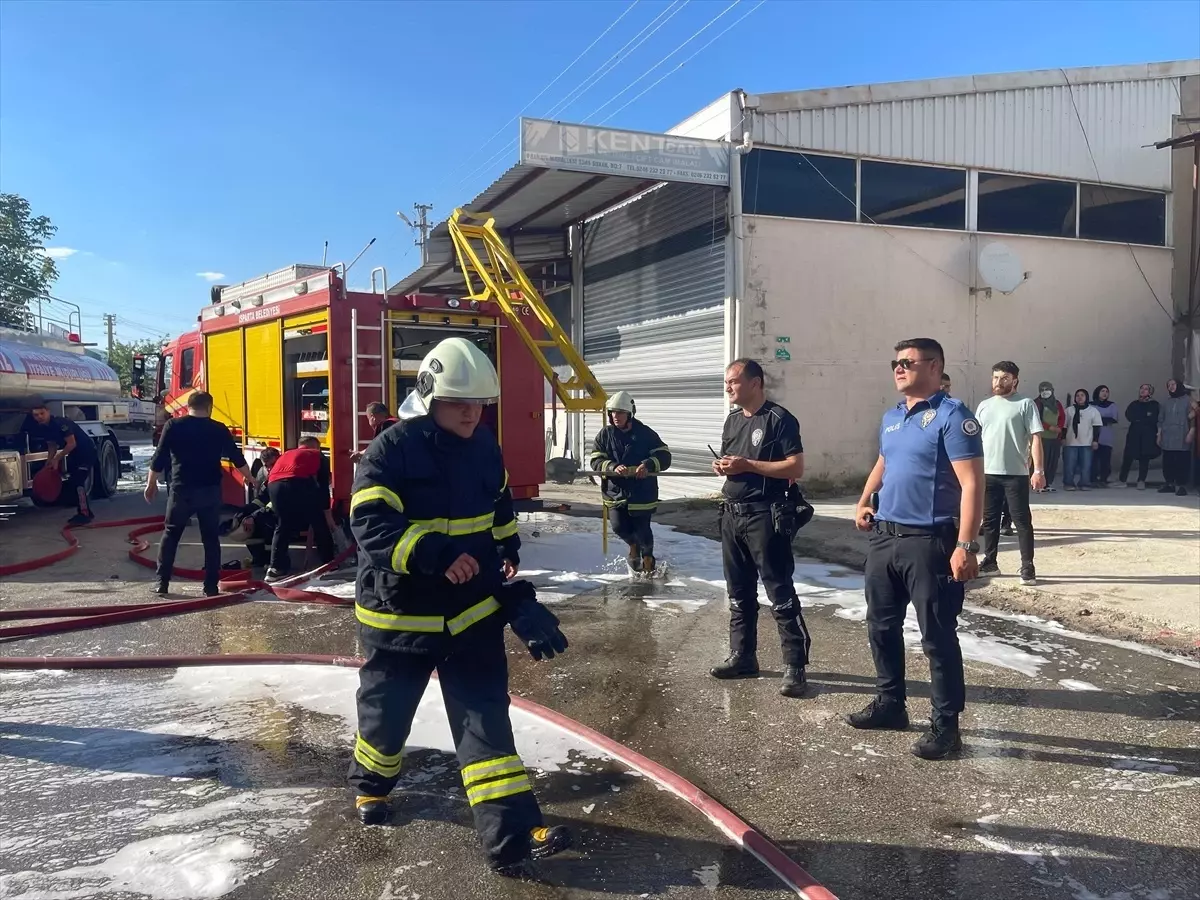 Isparta'da Oyuncak Deposunda Yangın Çıktı