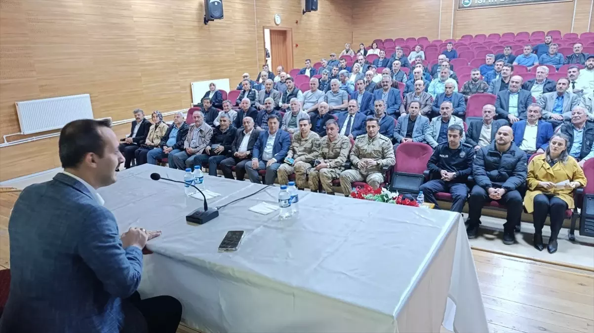 İspir'de Kurum Amirleri ve Muhtarlarla İstişare Toplantısı Düzenlendi