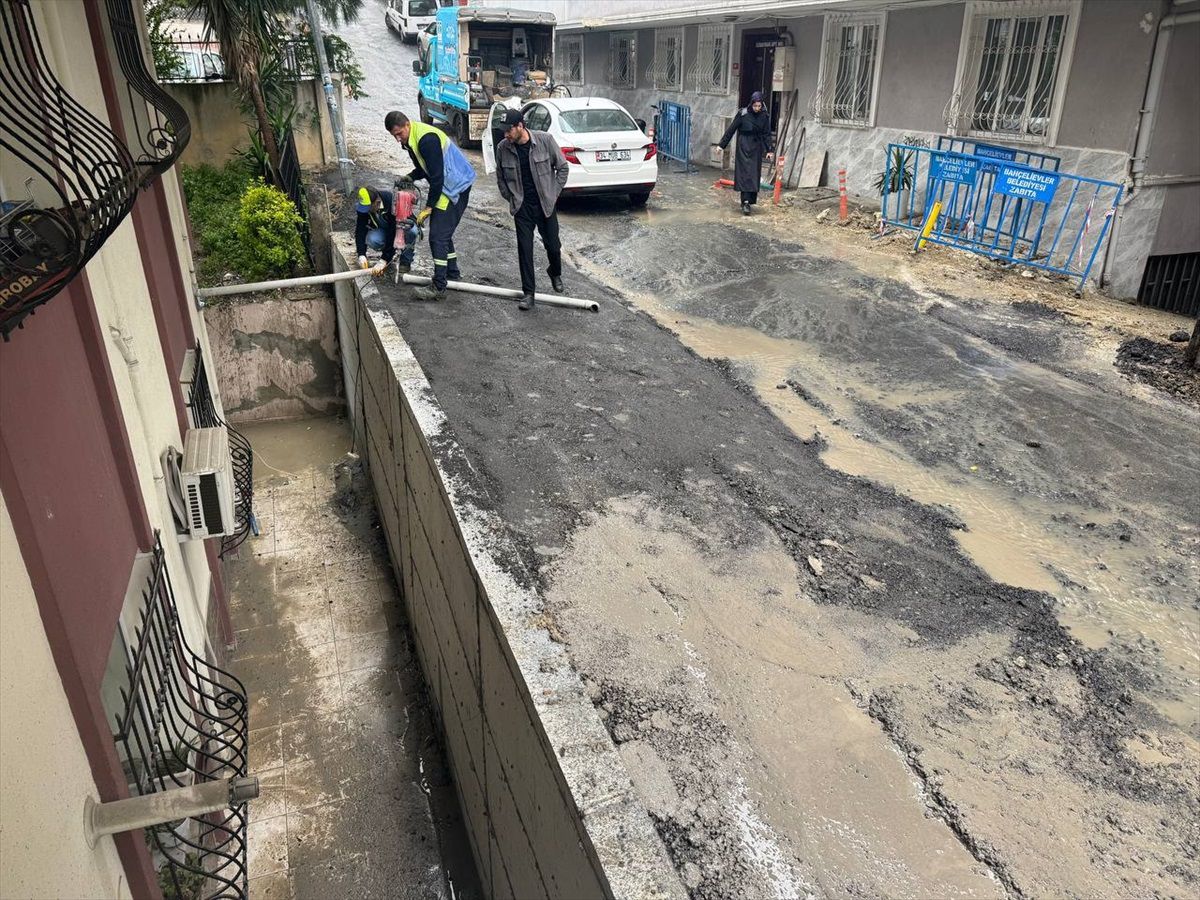 İstanbul'da aralıklarla düşen yağış hayatı olumsuz etkiliyor