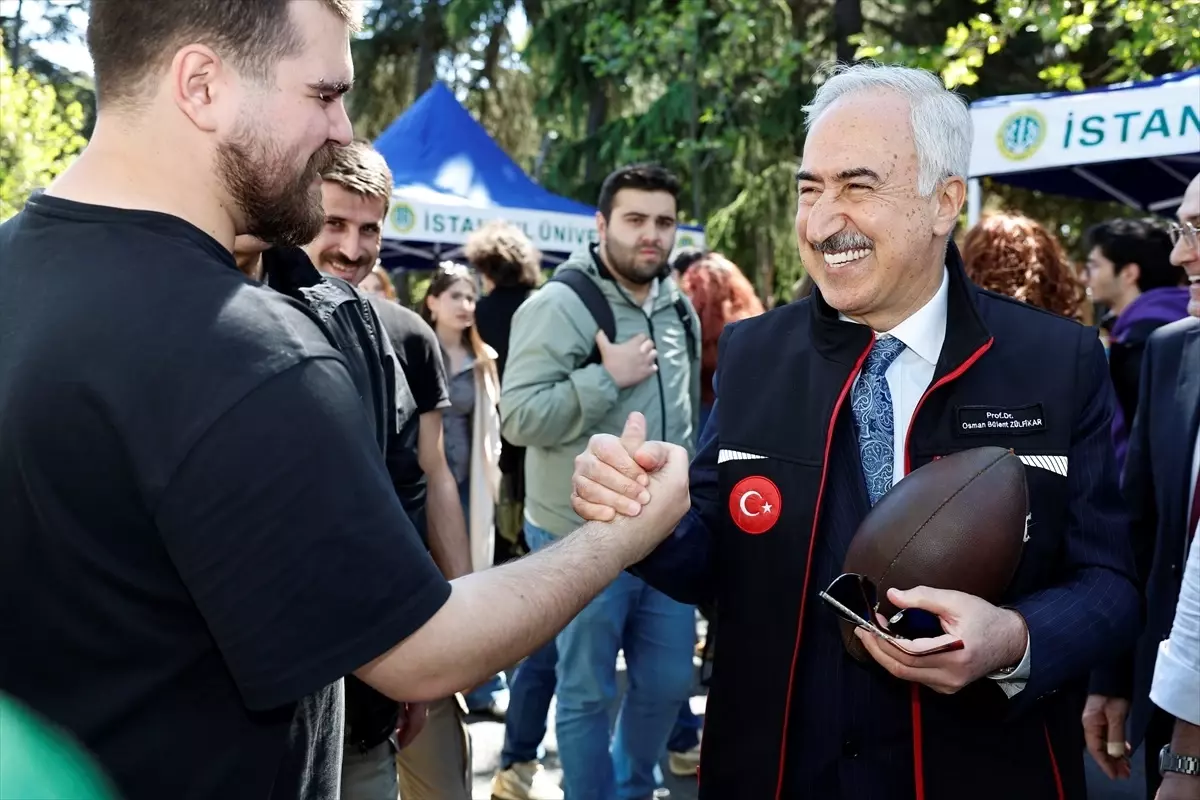 İstanbul Üniversitesi'nde Gençlik Festivali Rüzgarı