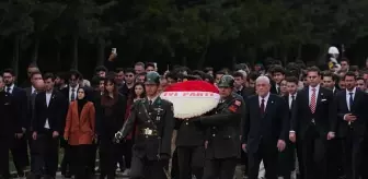İYİ Parti Genel Başkanı Dervişoğlu, 19 Mayıs Bayramı'nda Anıtkabir'i Ziyaret Etti