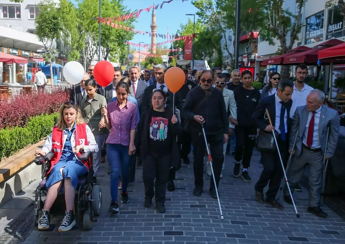 İzmir, Aydın ve Uşak'ta 'aile yürüyüşü' düzenlendi