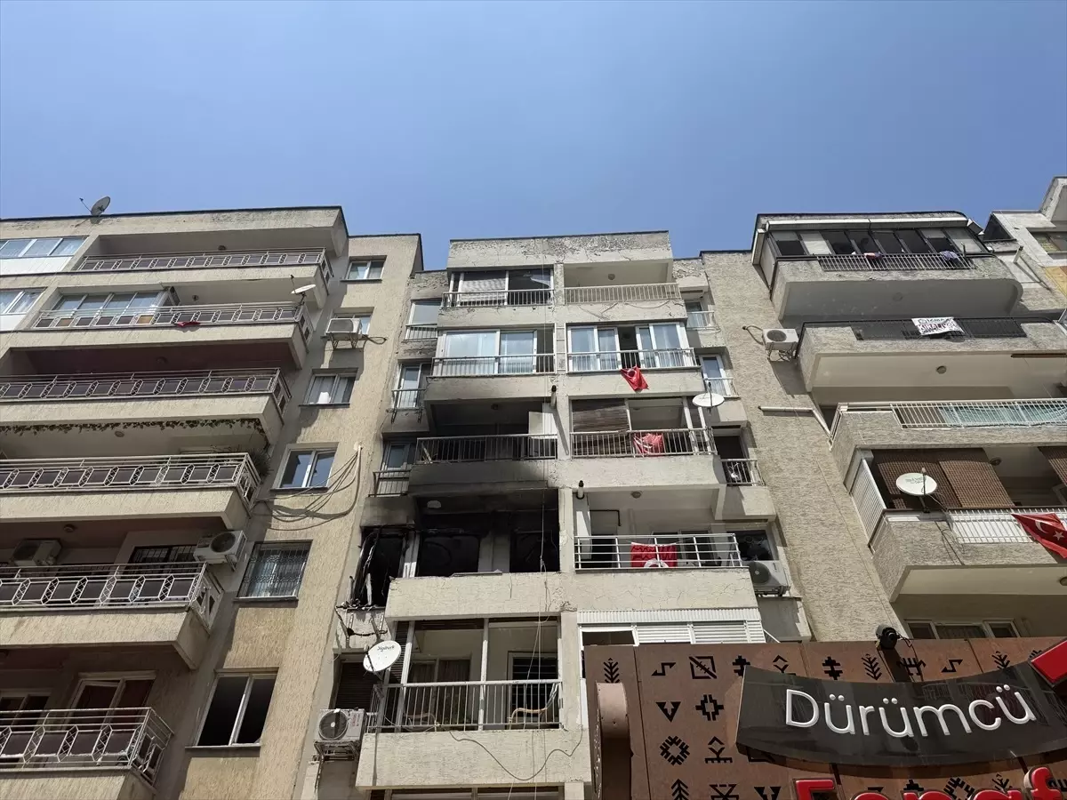 İzmir'de Doğal Gaz Kaynaklı Patlama: 4 Yaralı