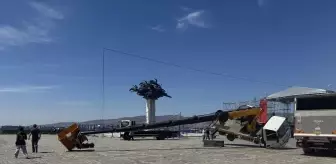 CHP Mitingi İçin Kurulan Sahne Çalışmalarında Vinç Kazası