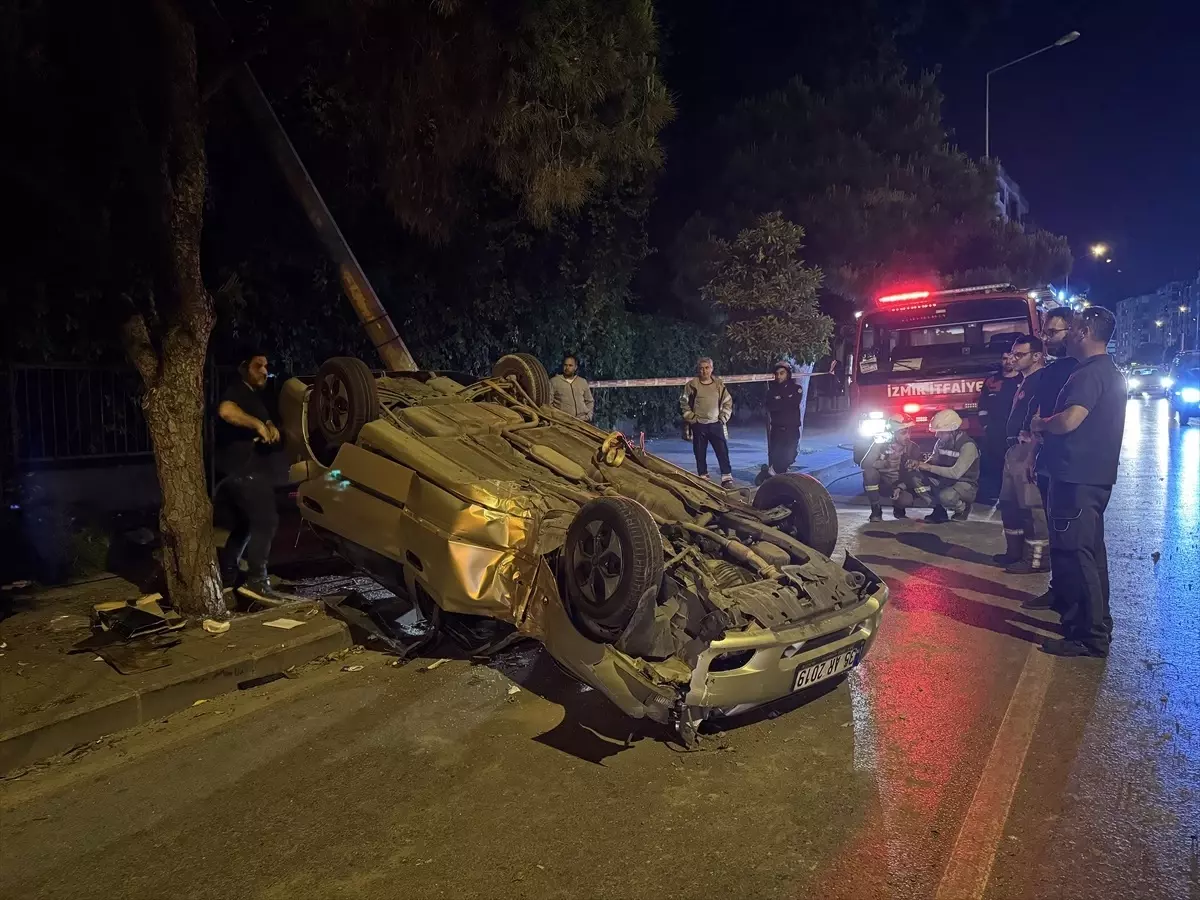 İzmir'de Takla Atan Araçta Sürücü Yaralandı